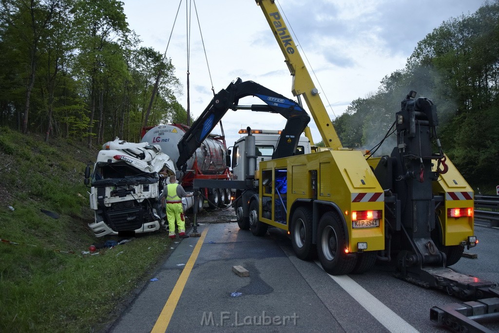 VU Gefahrgut LKW umgestuerzt A 4 Rich Koeln Hoehe AS Gummersbach P522.JPG - Miklos Laubert